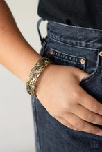 Load image into Gallery viewer, Paparazzi ♥ Paisley Portico - Brass ♥ Bracelet EX27