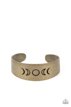 Load image into Gallery viewer, Paparazzi ♥ Lunar Effect - Brass ♥ Bracelet EX25
