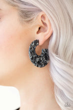 Load image into Gallery viewer, Paparazzi ♥ Tropically Torrid - Black ♥ E2398