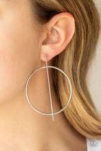 Load image into Gallery viewer, Paparazzi ♥ Vogue Visionary - Silver ♥ Post E2388
