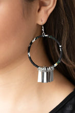 Load image into Gallery viewer, Paparazzi ♥ Garden Chimes - Black ♥ E2370