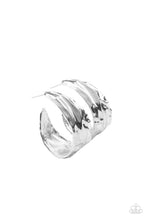 Load image into Gallery viewer, Paparazzi ♥ Badlands and Bellbottoms - Silver ♥ E821