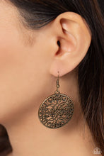 Load image into Gallery viewer, Paparazzi ♥ Dubai Décor - Brass ♥ E2251