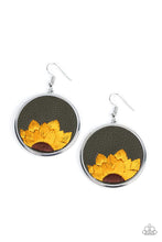 Load image into Gallery viewer, Paparazzi ♥ Sun-Kissed Sunflowers - Green ♥ E899