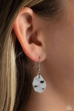 Load image into Gallery viewer, Paparazzi ♥ Hammered Horizons - Silver ♥ N1446