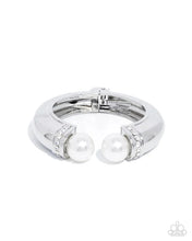 Load image into Gallery viewer, Paparazzi ♥ Breathtaking Balance - White ♥ B1114