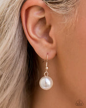 Load image into Gallery viewer, Paparazzi ♥ Designated Diva - Gold ♥ N2916
