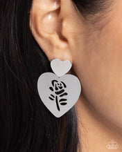Load image into Gallery viewer, Paparazzi ♥ Showstopping Silhouette - Silver ♥ Post E2260