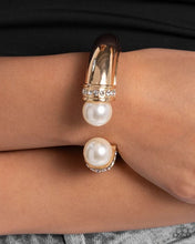 Load image into Gallery viewer, Paparazzi ♥ Breathtaking Balance - Gold ♥ B1189