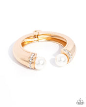Load image into Gallery viewer, Paparazzi ♥ Breathtaking Balance - Gold ♥ B1189