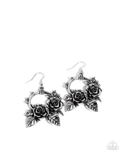 Load image into Gallery viewer, Paparazzi ♥ Wanderlust Wreath - Silver ♥ E2311