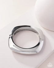 Load image into Gallery viewer, *Convention 2025* Paparazzi ♥ Rounded Reflection - Silver ♥ B1146