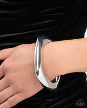 Load image into Gallery viewer, *Convention 2025* Paparazzi ♥ Rounded Reflection - Silver ♥ B1146