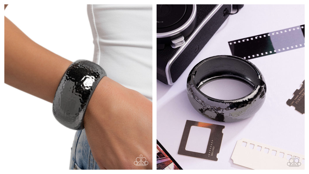 Paparazzi ♥ Hammered Hassle - Black ♥ B1010