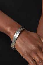 Load image into Gallery viewer, Paparazzi ♥ Starburst Shimmer - White ♥ B533