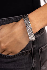 Paparazzi ♥ Grounded Grace - Silver ♥ B638