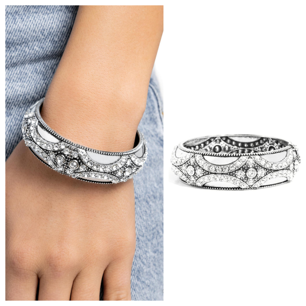 Paparazzi ♥ Draped in Decadence - White ♥ Hinge B749