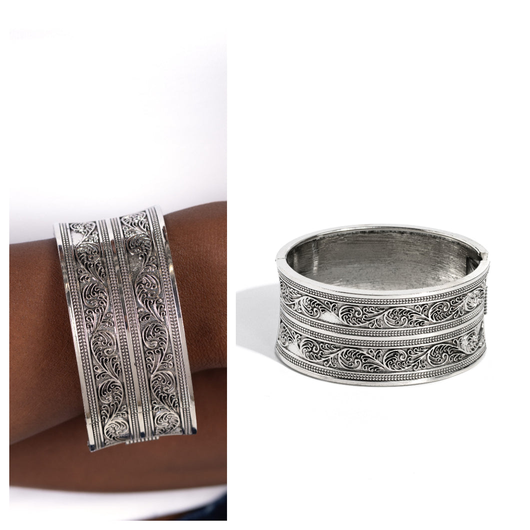 Paparazzi ♥ Eclectic European - Silver ♥ B819