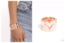 Load image into Gallery viewer, Paparazzi ♥ Sweetheart Setting - Rose Gold ♥ B847