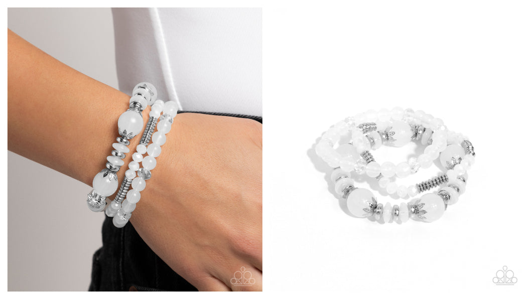 Paparazzi ♥ Flashy Frugality - White ♥ B924