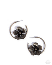 Load image into Gallery viewer, Paparazzi ♥  Blossoming Balance - Brass ♥ Post E2160