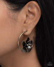 Load image into Gallery viewer, Paparazzi ♥  Blossoming Balance - Brass ♥ Post E2160