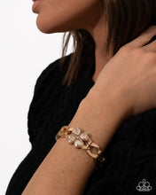 Load image into Gallery viewer, Paparazzi ♥ Chic Clover - Gold ♥ B1041
