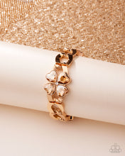 Load image into Gallery viewer, Paparazzi ♥ Chic Clover - Gold ♥ B1041