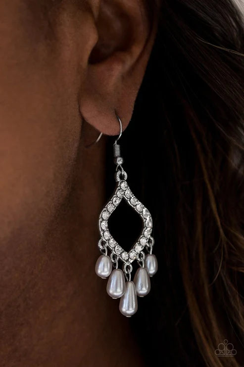 Paparazzi ♥ Divinely Diamond - Silver ♥ E1037