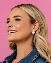 Load image into Gallery viewer, Paparazzi ♥ Canyon Circlet - White ♥ Post E1213