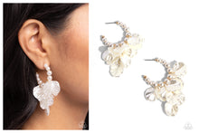 Load image into Gallery viewer, Paparazzi ♥ Frilly Feature - Gold ♥ Post E1317