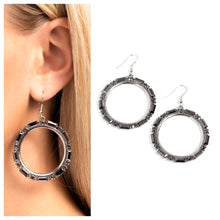 Load image into Gallery viewer, Paparazzi ♥ Gritty Glow - Silver ♥ E1325