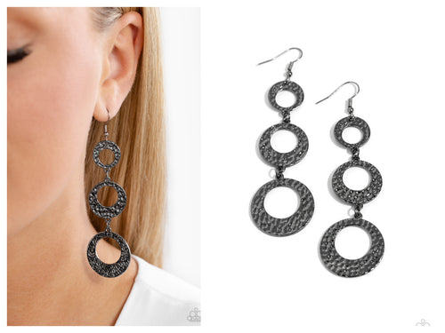 Paparazzi ♥ High Society Stunner - Black ♥ E1360