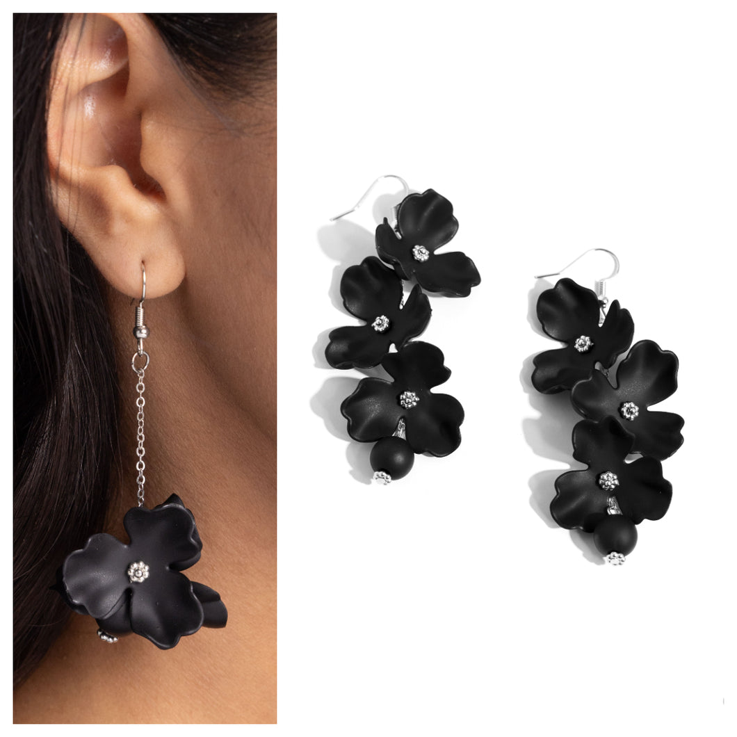 Paparazzi ♥ Plentiful Petals - Black ♥ E1386