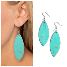 Load image into Gallery viewer, Paparazzi ♥ Leather Lounge - Blue ♥ E1388