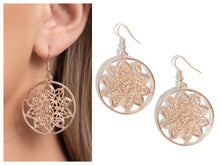 Load image into Gallery viewer, Paparazzi ♥ Garden Allure - Rose Gold ♥ E1412