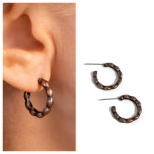Load image into Gallery viewer, Paparazzi ♥ Buzzworthy Bling - Copper ♥ Post E1442