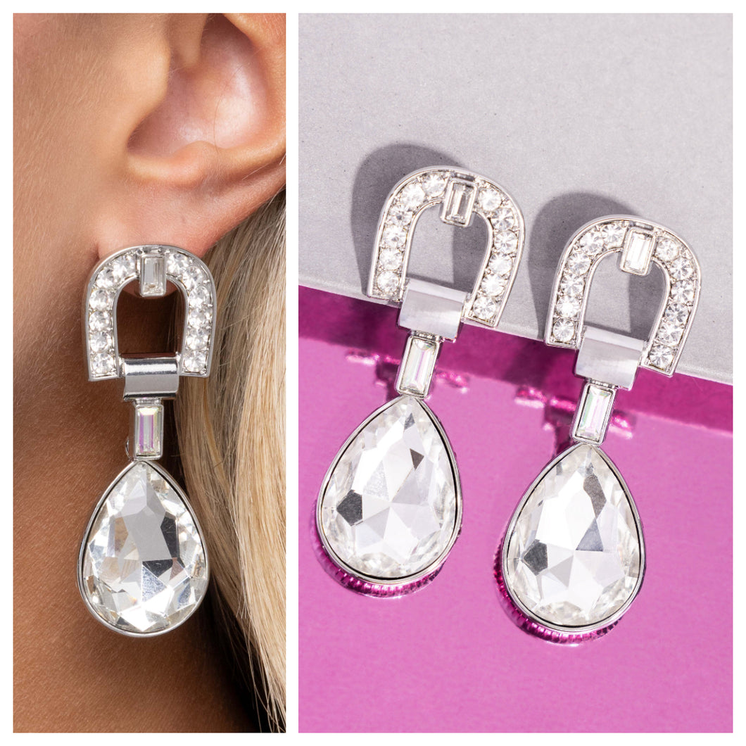 Paparazzi ♥ In ARCHING Order - White ♥ Post E1511