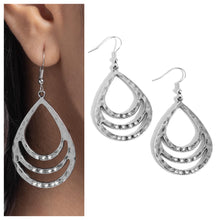 Load image into Gallery viewer, Paparazzi ♥ Sojourn Shimmer - White ♥ E1512