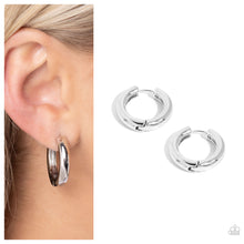 Load image into Gallery viewer, Paparazzi ♥ The New Classic - Silver ♥ E1514