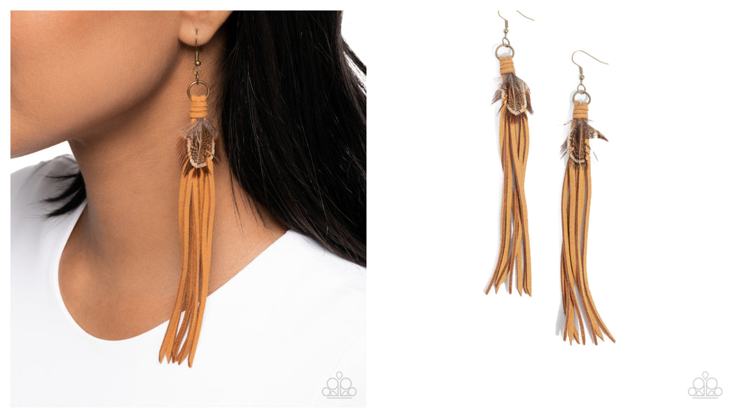 Paparazzi ♥ Feathered Festivity - Brass ♥ E1638