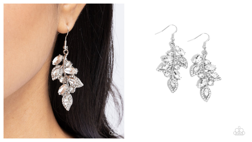 Paparazzi ♥ Flourishing Feature - White ♥ E1698