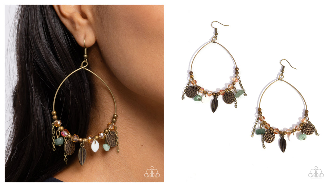 Paparazzi ♥ Feathered Fringe - Brass ♥ E1768