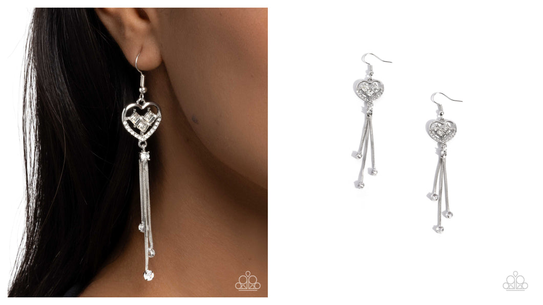 Paparazzi ♥ Cascading Character - White ♥ E1776