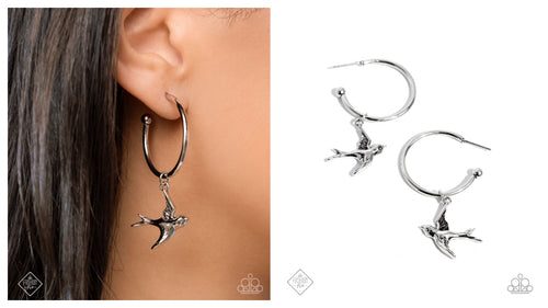 Paparazzi ♥ Meadowlark Memento - Silver ♥ Post E1812