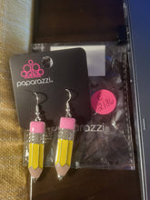 Load image into Gallery viewer, Paparazzi ♥ Iconic Institution - Yellow ♥ E2186