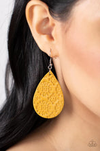 Load image into Gallery viewer, Paparazzi ♥ Stylishly Subtropical - Yellow ♥ E804