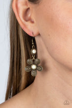 Load image into Gallery viewer, Paparazzi ♥ Free-Spirited Flourish - Brass ♥ E838