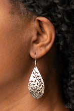 Load image into Gallery viewer, Paparazzi ♥ Vineyard Vanity - Silver ♥ E867