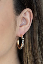 Load image into Gallery viewer, Paparazzi ♥ Welcome To Glam Town - Gold ♥ E883